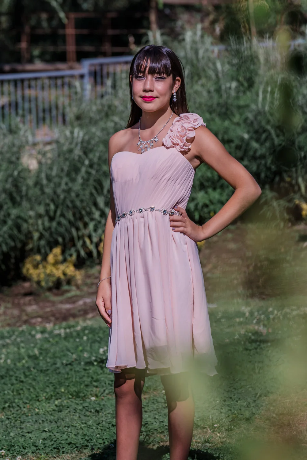 Vestido corto de gasa de graduación