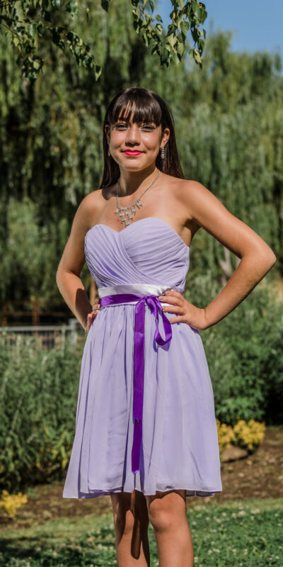 Vestido de graduación corto con lazo en cintura